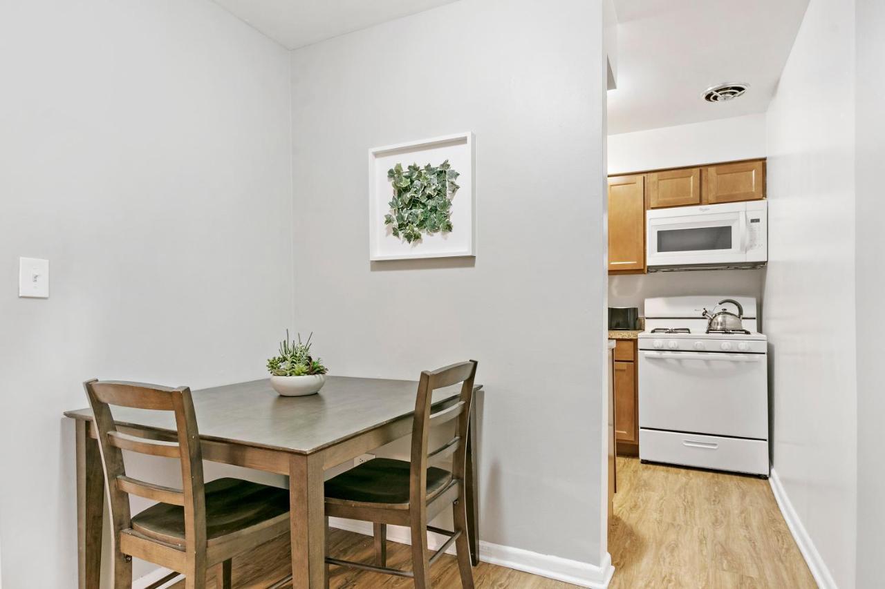 Stunning 1Br Apartment At Center Of Lakeview - Oakdale 211 Chicago Exteriör bild